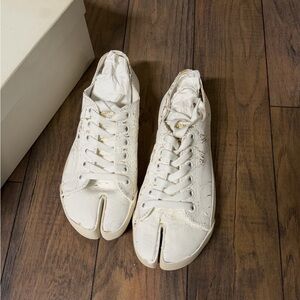 NWB Maison Mariela Low Top Tabi Sneaker white